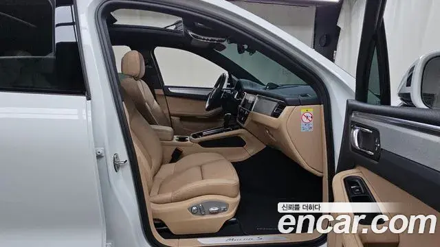 Porsche Macan 2023 — Фото 11/20