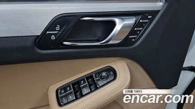 Porsche Macan 2023 — Фото 13/20