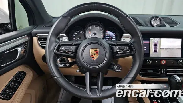 Porsche Macan 2023 — Фото 18/20