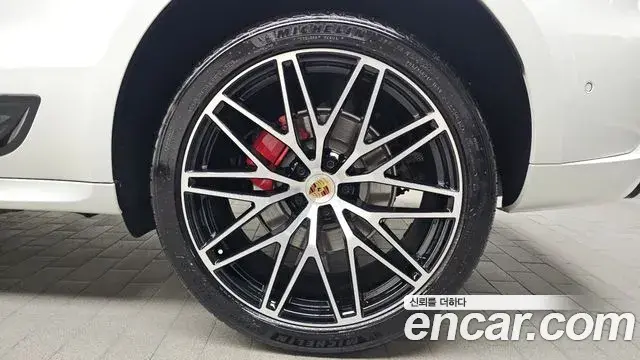 Porsche Macan 2023 — Photo 21/31