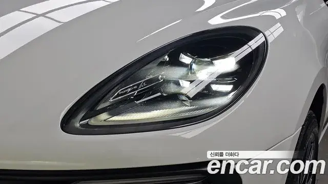 Porsche Macan 2023 — Photo 30/31