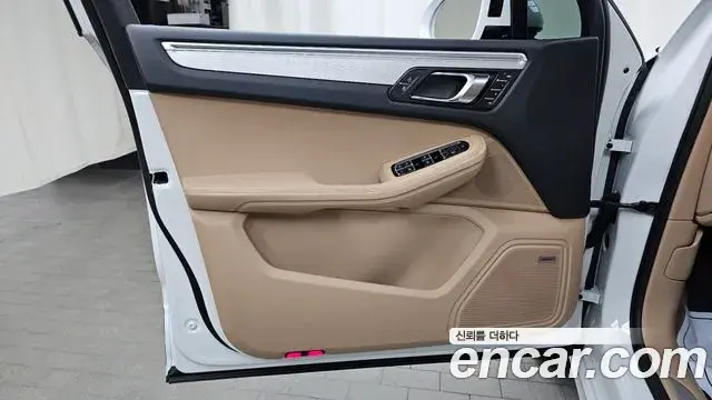 Porsche Macan 2023 — Photo 12/31