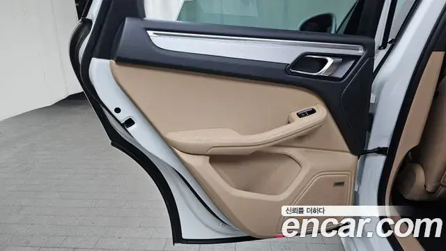 Porsche Macan 2023 — Photo 4/31