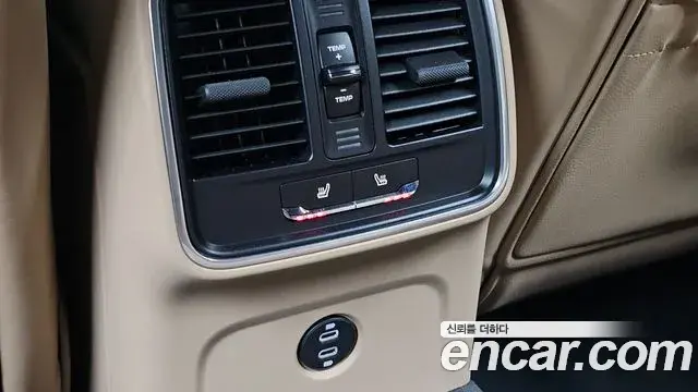 Porsche Macan 2023 — Photo 14/31