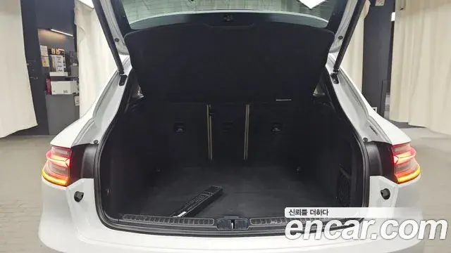 Porsche Macan 2023 — Photo 13/31