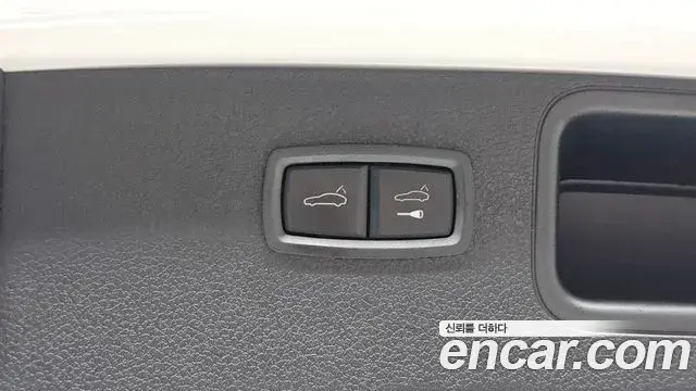 Porsche Macan 2023 — Photo 1/31
