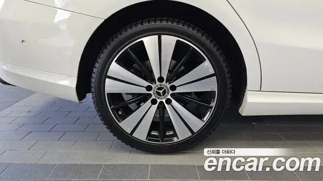 Mercedes-Benz CLA-Class 2018 — Фото 5/20