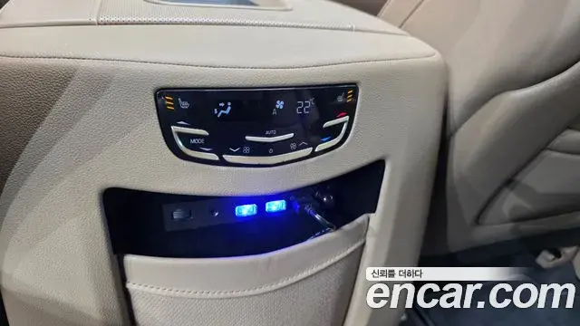 Cadillac Escalade 2020 — Photo 17/20