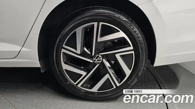 Volkswagen Jetta 2022 — ფოტო 2/35