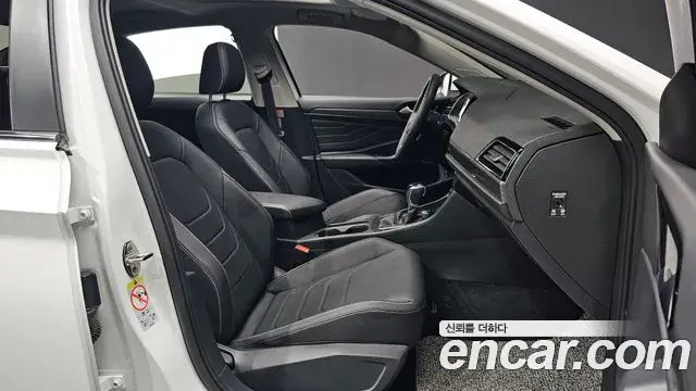 Volkswagen Jetta 2022 — ფოტო 21/35