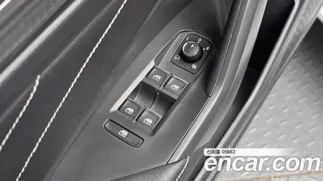 Volkswagen Jetta 2022 — ფოტო 34/35