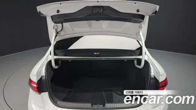 Volkswagen Jetta 2022 — Şəkil 7/35