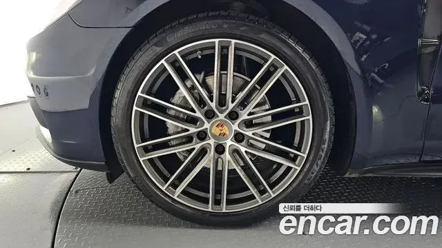 Porsche Panamera 2018 — Фото 5/20
