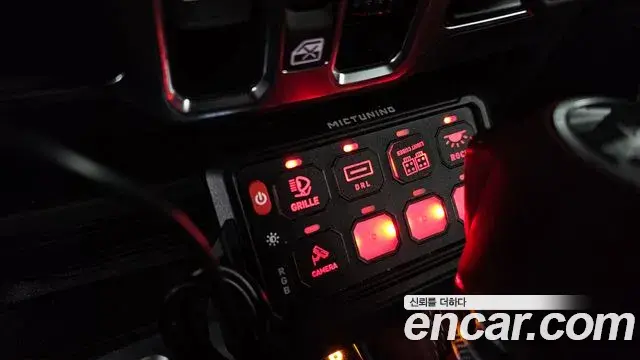 Jeep Wrangler 2019 — Фото 19/20