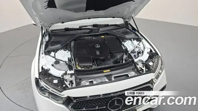 Mercedes-Benz E-Class 2026 — Photo 6/20