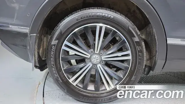 Volkswagen Tiguan 2018 — Şəkil 16/20
