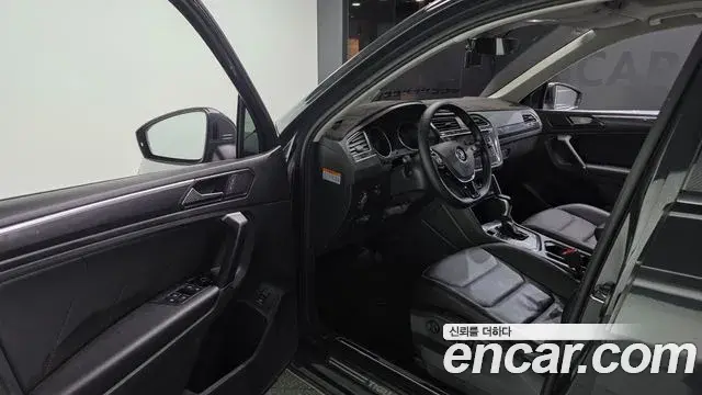 Volkswagen Tiguan 2018 — Şəkil 15/20
