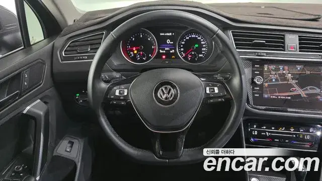 Volkswagen Tiguan 2018 — Şəkil 18/20