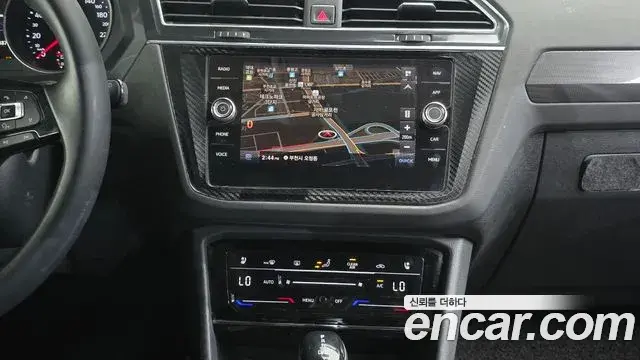 Volkswagen Tiguan 2018 — Şəkil 13/20