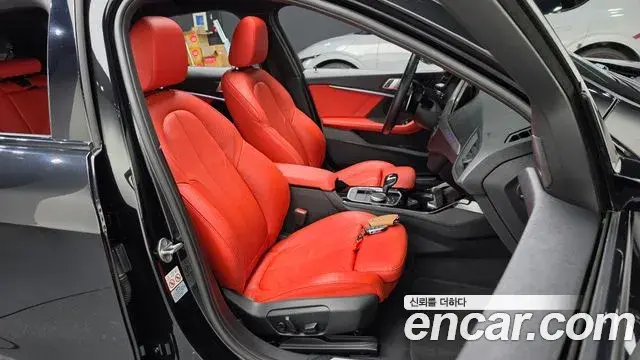 BMW 1 Series 2021 — Фото 11/20