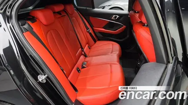 BMW 1 Series 2021 — Фото 12/20