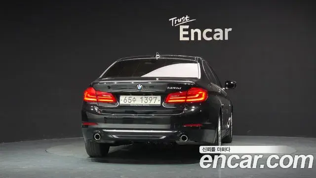 BMW 5 Series 2018 — Фото 4/20