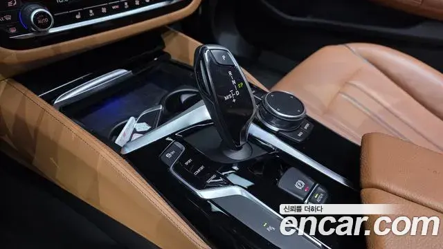 BMW 5 Series 2018 — Фото 9/20