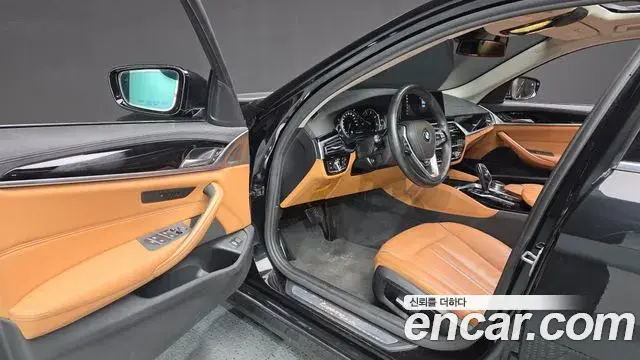 BMW 5 Series 2018 — Фото 10/20