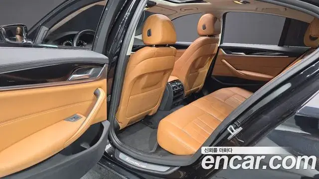 BMW 5 Series 2018 — Фото 12/20