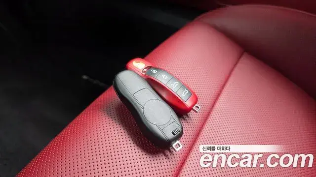 Porsche 718 Cayman 2024 — Photo 24/31