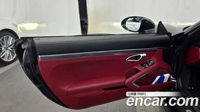 Porsche 718 Cayman 2024 — Photo 31/31