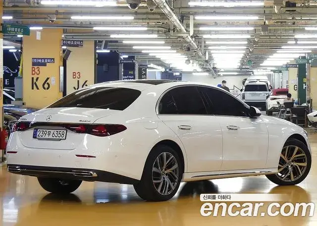 Mercedes-Benz E-Class 2024 — Фото 1/20
