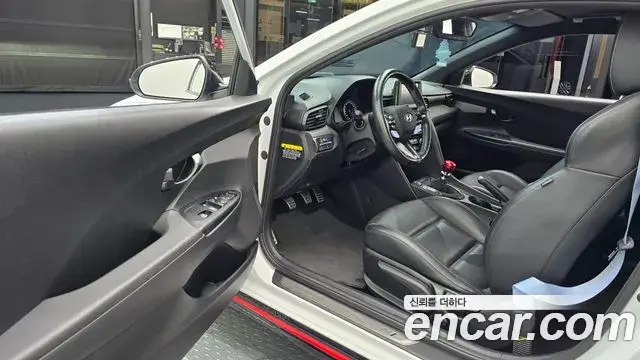 Hyundai Veloster 2019 — Фото 10/20