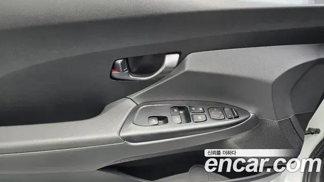 Hyundai Veloster 2019 — Фото 16/20