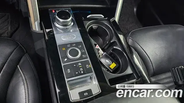 Land Rover Discovery 5 2019 — Şəkil 13/30