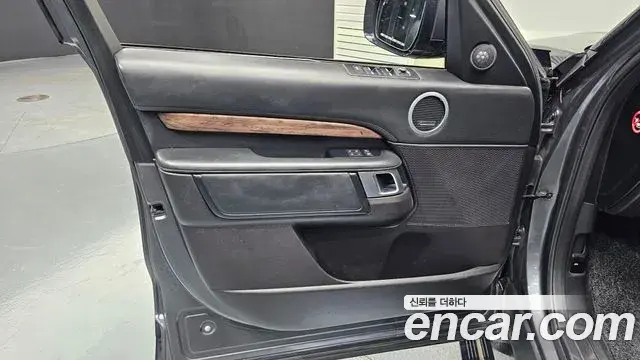 Land Rover Discovery 5 2019 — Şəkil 23/30