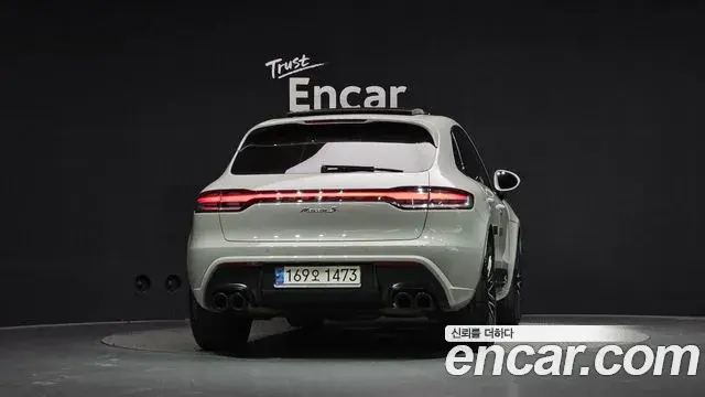 Porsche Macan 2022 — Şəkil 14/42