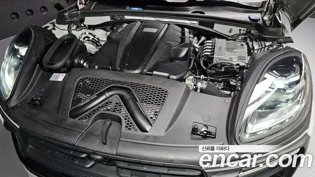 Porsche Macan 2022 — Şəkil 36/42