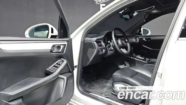 Porsche Macan 2022 — Şəkil 19/42