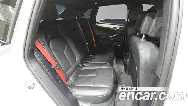 Porsche Macan 2022 — Şəkil 30/42
