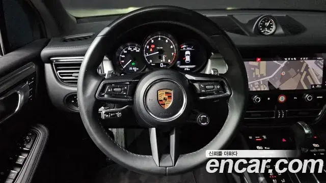 Porsche Macan 2022 — Şəkil 1/42