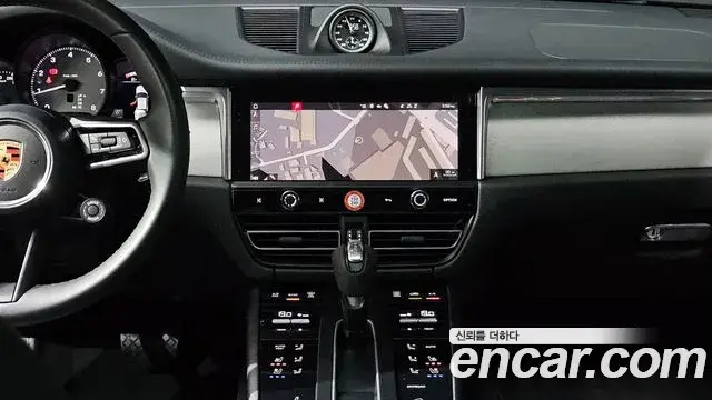 Porsche Macan 2022 — Şəkil 32/42