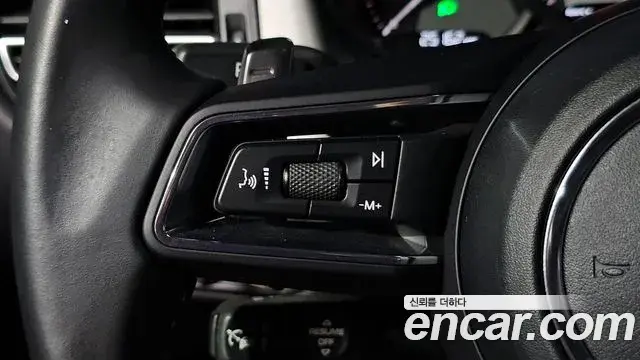 Porsche Macan 2022 — Şəkil 38/42