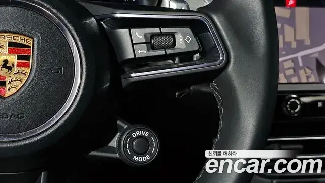 Porsche Macan 2022 — Şəkil 34/42