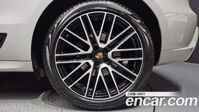Porsche Macan 2022 — Şəkil 31/42
