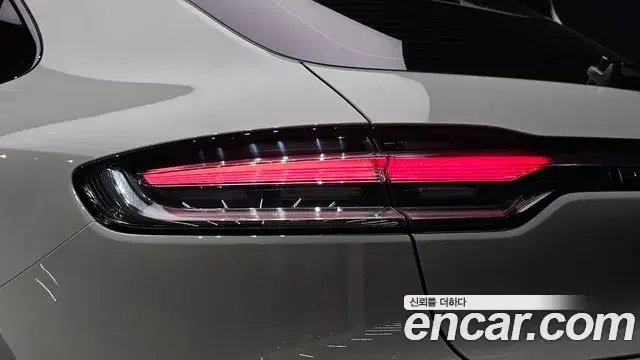 Porsche Macan 2022 — Şəkil 27/42