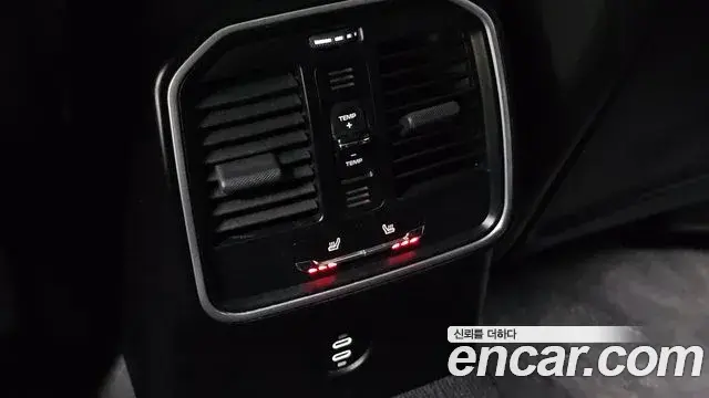 Porsche Macan 2022 — Şəkil 29/42