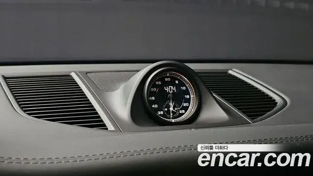 Porsche Macan 2022 — Şəkil 20/42