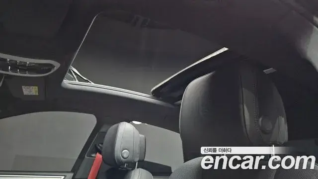Porsche Macan 2022 — Şəkil 25/42