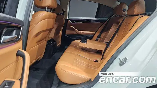 BMW 5 Series 2018 — Фото 11/20